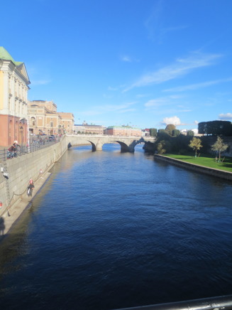 Vid riksbron fans det fullt med fiskare, men ingen verkade ha fått napp.