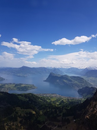 Från Mount Pilatus kan man se den vackra omgivningen runt Lake Luzern