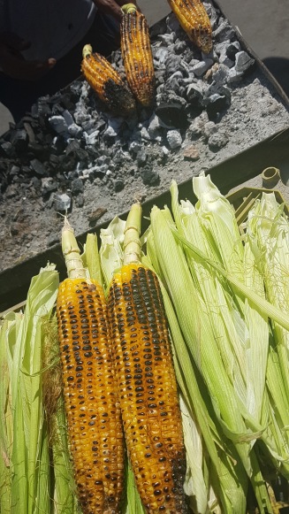 Grillad majs på gång