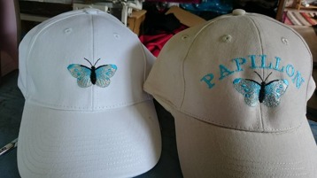 Kepsar finns i flera färger och motiv från 125:- Kepsar finns i flera färger och motiv från 125:-