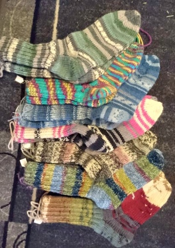 Handstickade sockor i ull från 200:- Handstickade sockor i ull från 200:-