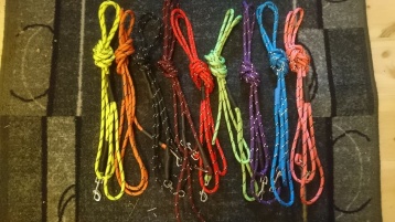 Långa koppel med invävd reflex 9 färger 125:- Långa koppel med invävd reflex 9 färger 125:-