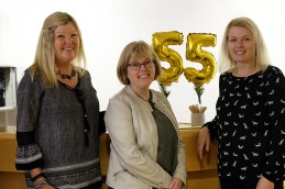 Fr.v. Susanne Hellman Holmström, klubbens ordförande Ulrika Stefansson och Linda Johansson