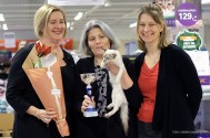 Klubbmästare 2018 Nordiksnow Aurora, bruntabbymaskad balines. Ägare Anna Landell. Här tillsammans med domarna Sirpa Lindelöf och Malin Sundqvist.