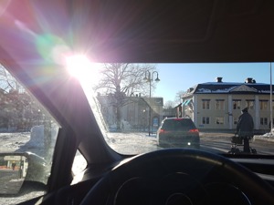 Under dagen har Niina och Malin hjälpt mitt självförtroende att klättra tillbaka upp i sadeln igen. Det ramlade som bekant av under min första uppkörning. Nu skiner solen igen inför morgondagens prov! Under dagen har Niina och Malin hjälpt mitt självförtroende att klättra tillbaka upp i sadeln igen. Det ramlade som bekant av under min första uppkörning. Nu skiner solen igen inför morgondagens prov!