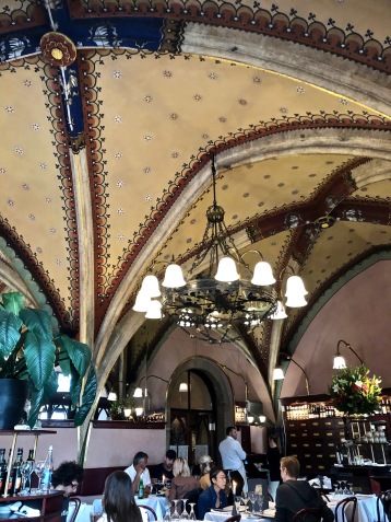 Bild från en av de underbara restauranger vi besökte. Denna fanns i Krakow Bild från en av de underbara restauranger vi besökte. Denna fanns i Krakow