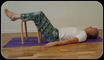 Yinyoga Viparita karani, psoasställning, kärt barn har många namn....musklerna på insida bäcken och i ländryggen slappnar av - Härligt! Yinyoga Viparita karani, psoasställning, kärt barn har många namn....musklerna på insida bäcken och i ländryggen slappnar av - Härligt!
