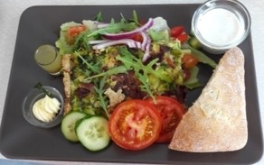 HEMLAGAD PAJ MED GRÖNSAKER OCH BRÖD HEMLAGAD PAJ MED GRÖNSAKER OCH BRÖD