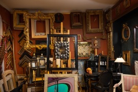 Skrivbord, möbler, tavelramar, speglar, antika ramar