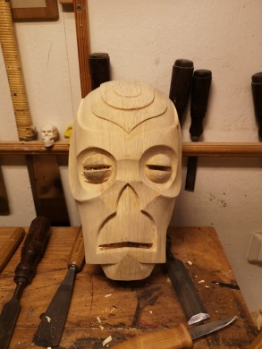 Snidad Skyrim mask i trä