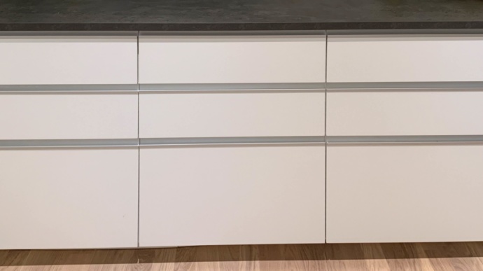 UAL-5 i Jasmine White. Här på skåp och stommar IKEA Metod. Inskickad kundbild. Solna mars 2019. UAL-5 i Jasmine White. Här på skåp och stommar IKEA Metod. Inskickad kundbild. Solna mars 2019.
