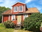 Nu ska det gå lättare att ta sig till Snickargården, den klassiska inspelningsplatsen i TV-serien Saltkråkan på Norröra. Foto: Sune Hamrin. Nu ska det gå lättare att ta sig till Snickargården, den klassiska inspelningsplatsen i TV-serien Saltkråkan på Norröra. Foto: Sune Hamrin.