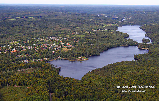 Simlångsdalen med sjöarna Breareds sjön och Simlången i förgrunden.