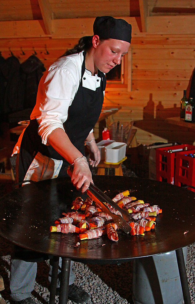 Kajsa normalt kock på Tallhöjden fixade en trerätters till gästerna som bestod av personal från bilprovningen