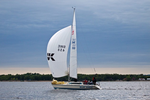 Våran Harken leverantör tyckte han såg "sunkig ut" förra tisd...sorry Peter det såg inte bättre ut ikväll..därav avståndsbilden. Våran Harken leverantör tyckte han såg "sunkig ut" förra tisd...sorry Peter det såg inte bättre ut ikväll..därav avståndsbilden.