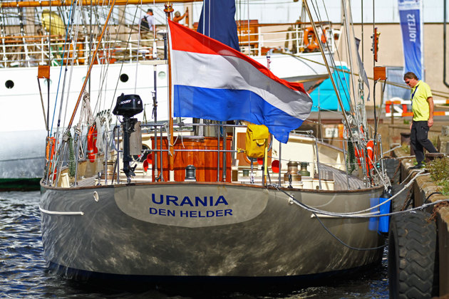 Holländska marinens utbildningsbåt. Den skulle jag tänka mig att mönstra på!!