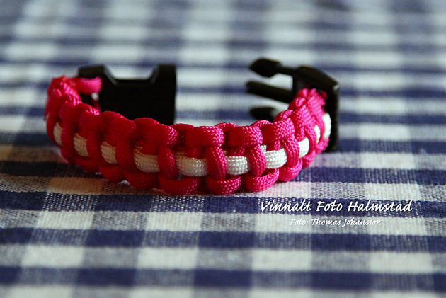 Striped Solomon armband med spänne ligger på 60 sek Striped Solomon armband med spänne ligger på 60 sek