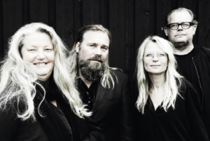 Maria Alexén, författare (till höger) till boken Vår tid är nu, tillsammans med sina medförfattare. Foto: Camilla Bondesson Maria Alexén, författare (till höger) till boken Vår tid är nu, tillsammans med sina medförfattare. Foto: Camilla Bondesson