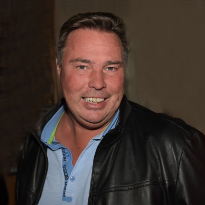 Stefan Lindström, författare. Stefan Lindström, författare.