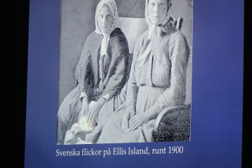 Svenska flickor på Ellis Island, runt 1900 Svenska flickor på Ellis Island, runt 1900