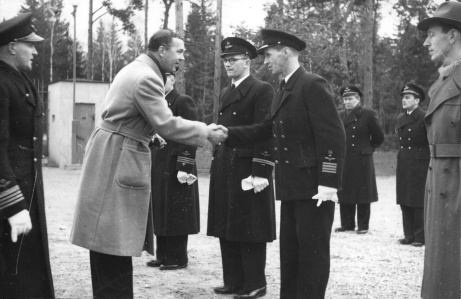 Prins Bertil hälsar på tekniker Dahlqvist Prins Bertil hälsar på tekniker Dahlqvist