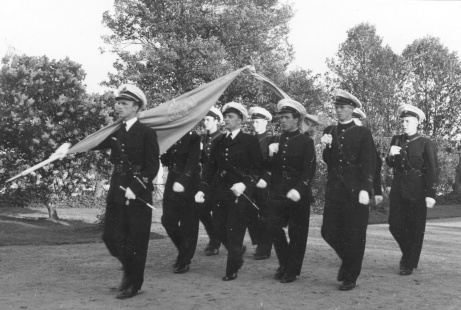 Fanvakt är en naturligt inslag i det militära livet. Förbandsfanan som varje förband har idag har gamla anor i svenska Försvarsmakten. Förbandsfanan förs idag vid ceremonilella tillfällen med en fanvakt. Enligt gammal tradition så måste den vaktas så den inte faller i fiendens händer. Fanvakt är en naturligt inslag i det militära livet. Förbandsfanan som varje förband har idag har gamla anor i svenska Försvarsmakten. Förbandsfanan förs idag vid ceremonilella tillfällen med en fanvakt. Enligt gammal tradition så måste den vaktas så den inte faller i fiendens händer.