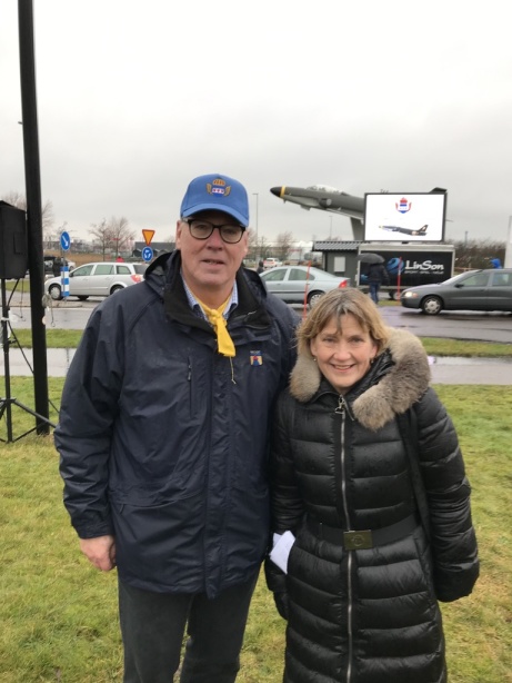 Landshövding Lena Sommestad tillsammans med Hans Hansson ordf. i Flottiljområdets kamrat- och veteranförening Landshövding Lena Sommestad tillsammans med Hans Hansson ordf. i Flottiljområdets kamrat- och veteranförening