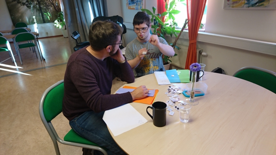 En av Lilas medlemmar planerar terminens aktiviteter. En av Lilas medlemmar planerar terminens aktiviteter.