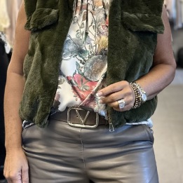 IBME FAKE FUR VÄST KHAKI