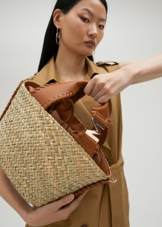 A LOLA CASADEMUNT BAG Palm leaf tote bag COGNAC