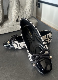 A LOLA CASADEMUNT ECRU BLACK EXKLUSIV BALERINA