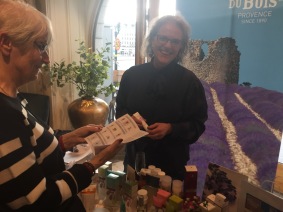 Magnhild Åsmundhavn var på plats med härliga lavendelprodukter från Frankrike och lavendelslottet Le Chateau du Bois. Ange Smarting när du handlar i hennes shop Organic Lyx och du får 20% rabatt. Magnhild Åsmundhavn var på plats med härliga lavendelprodukter från Frankrike och lavendelslottet Le Chateau du Bois. Ange Smarting när du handlar i hennes shop Organic Lyx och du får 20% rabatt.