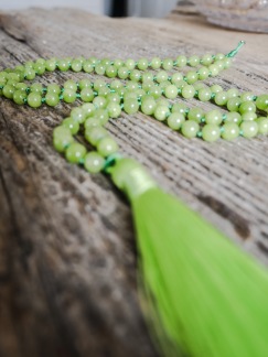 Mala Jade med tofs - Mala grön jade med tofs