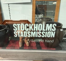 Butikens skyltfönster. Butikens skyltfönster.