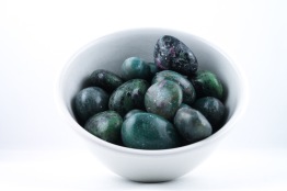 Rubin Zoist kristaller/ädelstenar | trumlade spets stav kristaller slipade stenar healing stenar chakra stenar - 11-15g