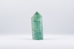 Fluorit stav/spets | trumlade spets stav kristaller slipade stenar healing stenar chakra stenar - Pris: ca 105kr, Gram: ca 55g