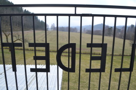 balkongräcke B6 med bokstäver