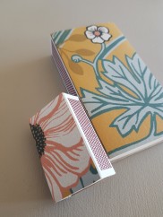 Simsalabim Förvandlingsdesign_Tändsticksaskar_Tapet Simsalabim Förvandlingsdesign_Tändsticksaskar_Tapet