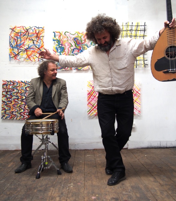 Xylouris White - the Cretan lute player Giorgos Xylouris and the Australian drummer Jim White - will perform in Copenhagen on the 9th of May. Photo: Anna White