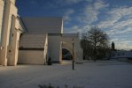 Heliga Kors kyrka i vinterskrud. Foto: Martina Karlsson 