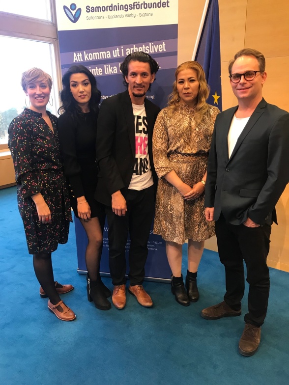 På frukostmötet om jämställd etablering medverkade Joanna Olin, Nuriyeh Sarvari, Juma Lomani och Zahra Hosseini. Här på bilden tillsammans med samordningsförbundets ordförande Henrik Thureson. På frukostmötet om jämställd etablering medverkade Joanna Olin, Nuriyeh Sarvari, Juma Lomani och Zahra Hosseini. Här på bilden tillsammans med samordningsförbundets ordförande Henrik Thureson.