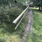 Lång ledstång uppför berget