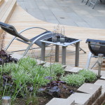 Sittplats nedanför en av terrasseringarna
