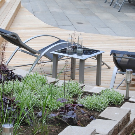 Sittplats nedanför en av terrasseringarna
