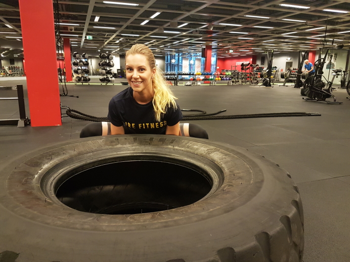 Josefine Carell tränar FIREFITNESS och lyfter tungt Josefine Carell tränar FIREFITNESS och lyfter tungt