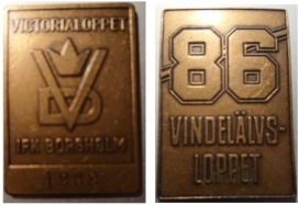 Plaketter efter fullgjort Viktoria- och Vindelälvslopp. Medal after completing Victorial and Vindelälvs race