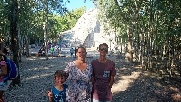 Vid Coba, där man får klättra upp på pyramiden! Vid Coba, där man får klättra upp på pyramiden!