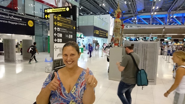 Älskar känslan på flygplatser, pirret i magen innan man sitter i planet! Här är jag i Bangkok påväg till Sri Lanka. Älskar känslan på flygplatser, pirret i magen innan man sitter i planet! Här är jag i Bangkok påväg till Sri Lanka.