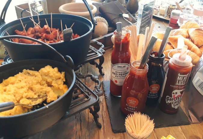 Scrambled eggs, minikorvar och fantastiskt goda såser! Alla tillbehören finns att köpa hos Cranberry Corner. Scrambled eggs, minikorvar och fantastiskt goda såser! Alla tillbehören finns att köpa hos Cranberry Corner.