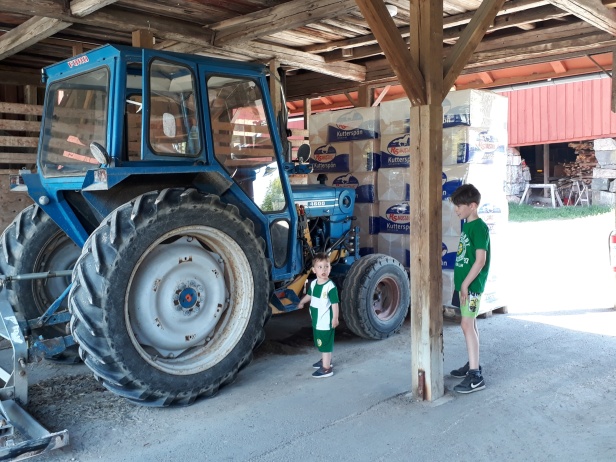 Vi hittade en blå traktor... Vi hittade en blå traktor...